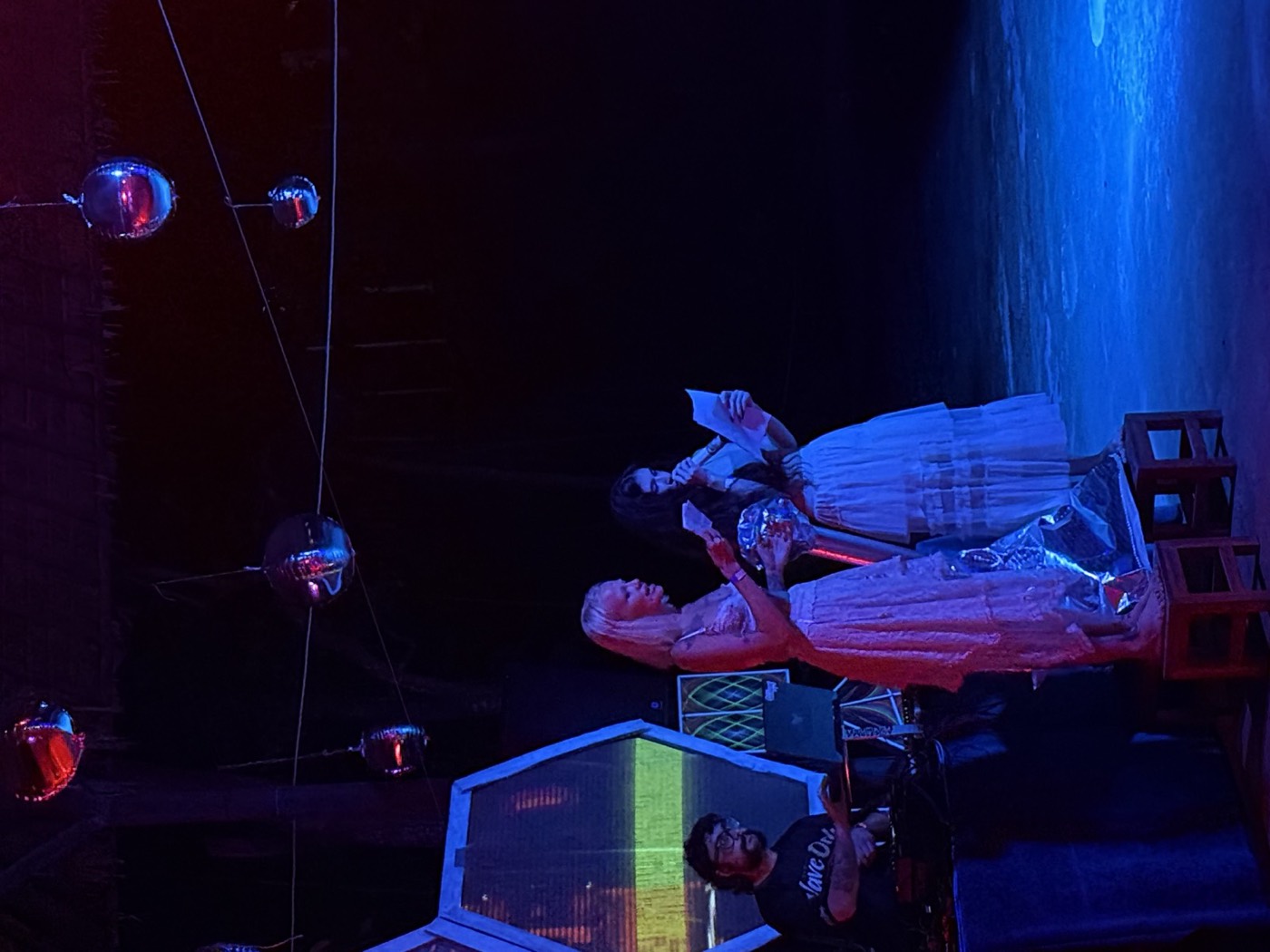 Чтение текста со сцены / Reading on stage